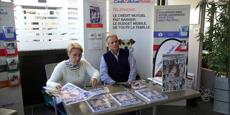 Mémoires des Chantiers Navals de La Seyne-sur-Mer. Femmes en chantier. Luttes et travail. Séance de dédicaces au Crédit Mutuel