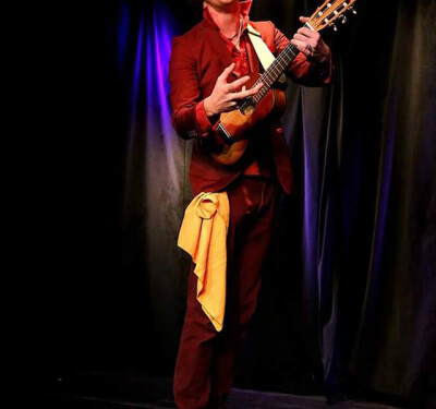 Jovany dans L'univers est grand. Le sien est compliqué à Toulon