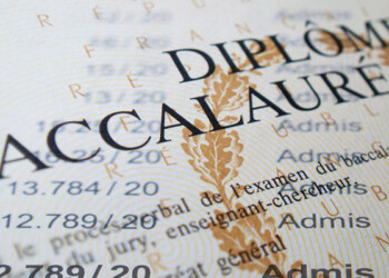 Remise de diplômes du baccalauréat au Lycée Dumont d'Urville de Toulon