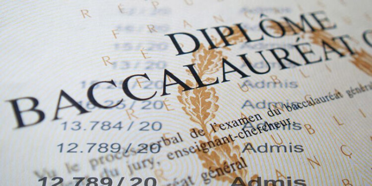 Remise de diplômes du baccalauréat au Lycée Dumont d'Urville de Toulon