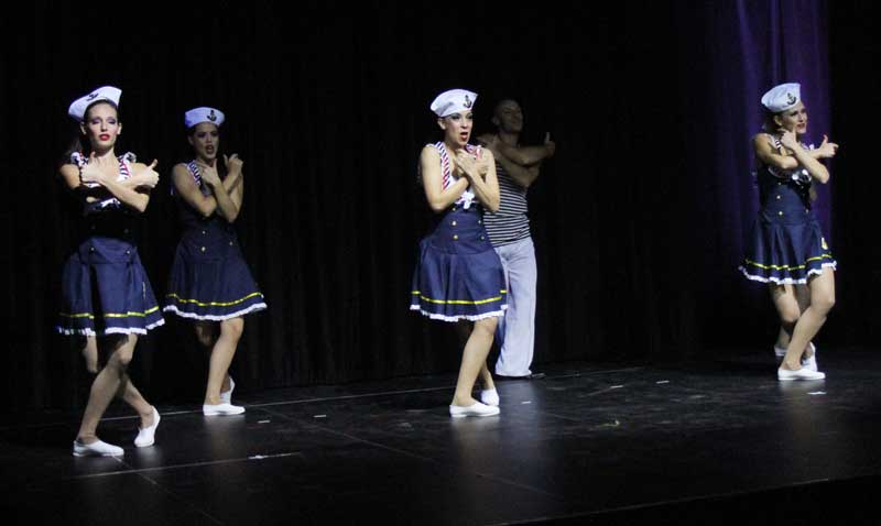 cabaret diner-spectacle Aux Artistes