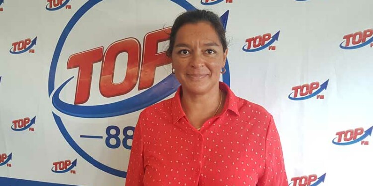 INFO 83 et TOP FM reçoivent Fadila Saureau, gérante d&rsquo;une agence de voyages sur Toulon et Dominique Dabin à l&rsquo;occasion de l&rsquo;apéro Liberté d&rsquo;octobre du Club de la Presse du Var. INFO 83 TOP FM Top le Mag