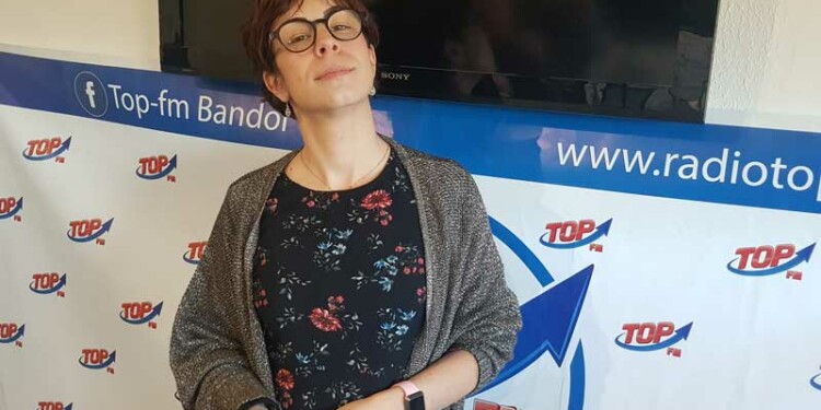 INFO 83 et TOP FM reçoivent Emanuelle Trimarche du label Manivette Records et Emilie Mege, conseillère en nutrition. INFO 83 TOP le Mag avec Radio Top FM