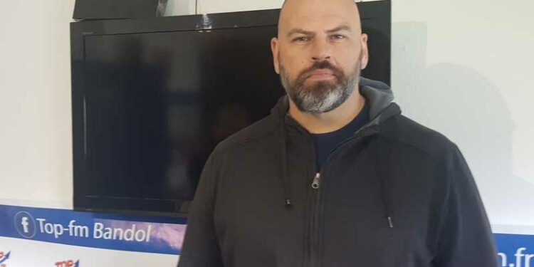 Info83 et Top FM reçoivent Jean-Marie Paris de Stunts 83, école de cascadeurs varoise et Marc Pujol, hypnotherapeute à La Valette du Var. INFO83 Top FM, Top le Mag