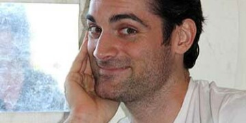 INFO 83 et TOP FM reçoivent Gil Alma, humoriste et acteur pour son spectacle « 250% naturel » et Hélène Audibert adjointe au maire de Toulon pour Toulon en Lumière. INFO83 et Top FM, Top le Mag