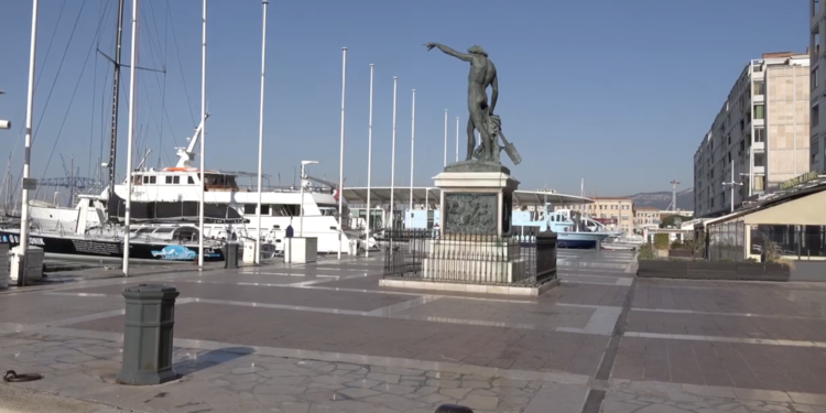 Le port de Toulon en plein confinement, en ce mois de mars