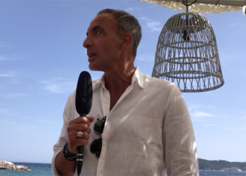 Nikos Aliagas au micro d'Info83 pour "La chanson de l'année"