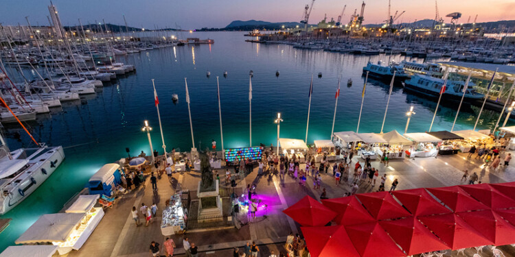 Marché_artisanal_nocturne_toulon
