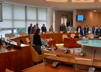 Une minute de silence au Conseil départmental du Var