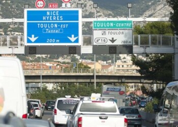 Les modifications de circulation indiquées peuvent varier en fonction des conditions météorologiques et de l’avancement du chantier. Un dispositif pour informer les usagers en temps réel : Radio VINCI Autoroutes (107.7) Le 3605, le service client 24h/24 et 7J/7 (service gratuit + prix d’appel) L’Application gratuite Ulys pour smartphone : trafic en temps réel Le site Internet www.vinci-autoroutes.com