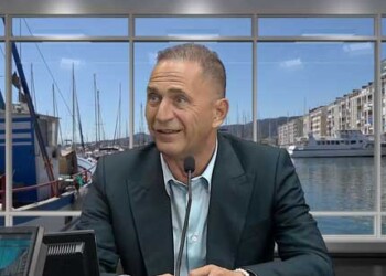 Michel Bonnus lors de son interview sur INFO83, candidat aux élections municipales de Toulon 2026