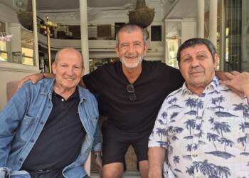 Rolland Courbis hommage à Toulon sur le plateau INFO83 avec anciens joueurs du Sporting