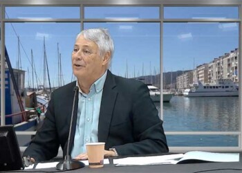 Graphique illustrant l’économie française Bernard Grech et l’évolution du PIB et de la dette