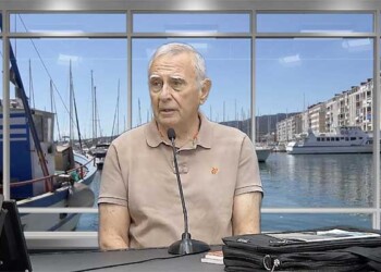 Jean-Charles Meyer auteur toulonnais présente ses ouvrages sur l'Arsenal de Toulon sur le plateau d'INFO83